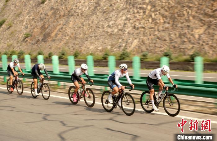 山西刘奥林勇夺环多伦湖自行车赛冠军