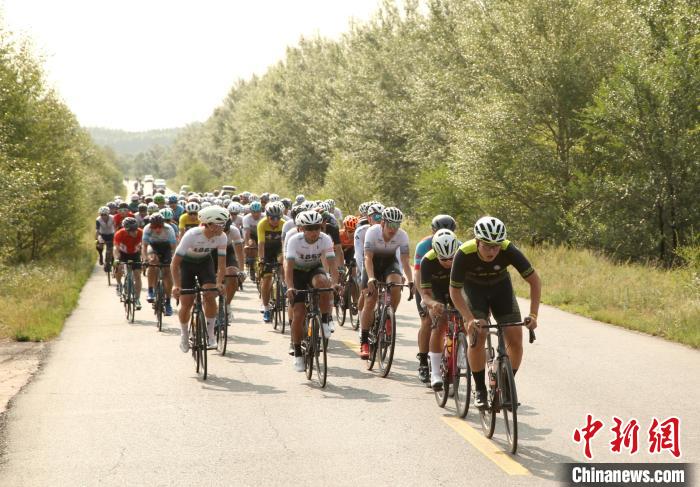 山西刘奥林勇夺环多伦湖自行车赛冠军