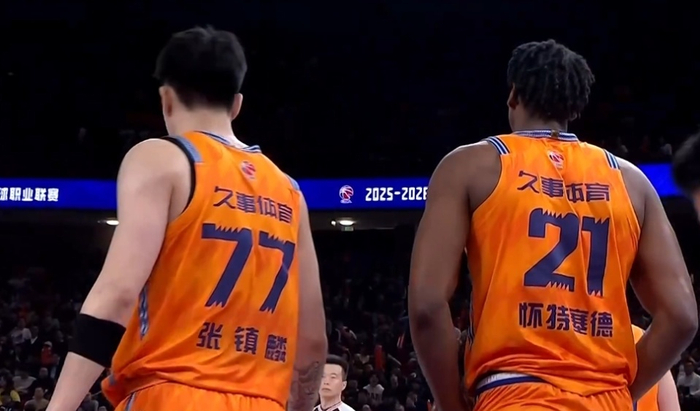 CBA常规赛焦点战：上海领跑积分榜，北京险胜浙