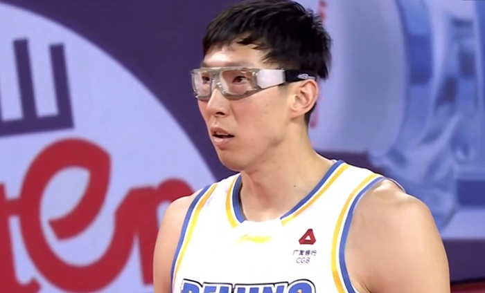 CBA常规赛焦点战：上海领跑积分榜，北京险胜浙