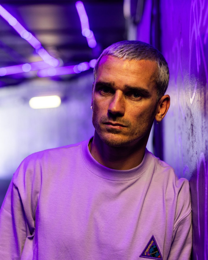 格里兹曼现身美职联训练场 亮相奥兰多城新球衣