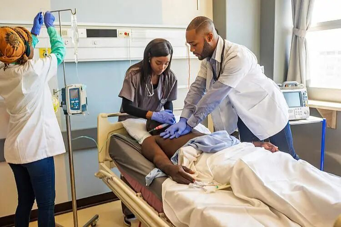 布朗尼心脏骤停后成功复苏重返NBA赛场