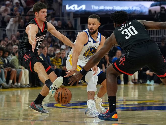 库里复出替补登场 火箭险胜勇士申京准绝杀