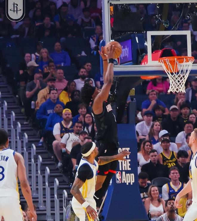 库里复出替补登场 火箭险胜勇士申京准绝杀