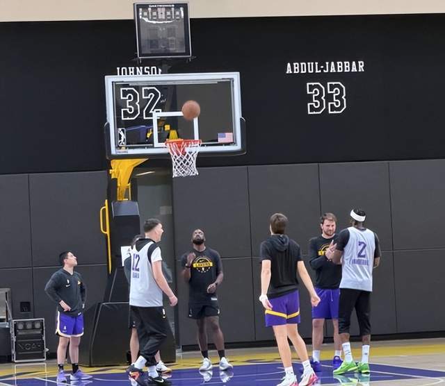 文班亚马全票当选DPOY，杜兰特伤情成疑，东契奇