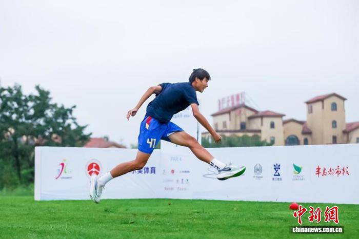 青岛绿茵18洞足高运动嘉年华吸引近300人参与