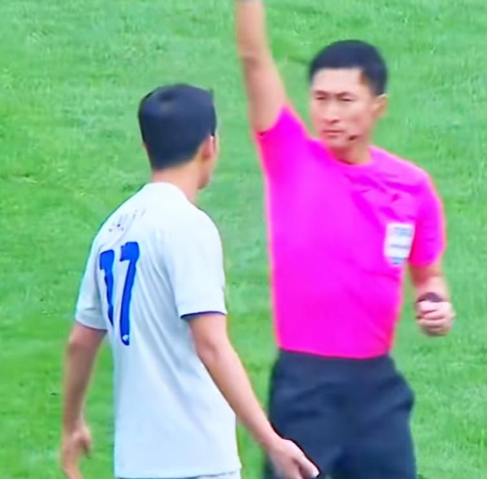 中国裁判马宁亚冠执法获业内肯定 争议判罚彰显