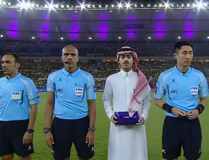 中国裁判马宁亚冠执法获业内肯定 争议判罚彰显