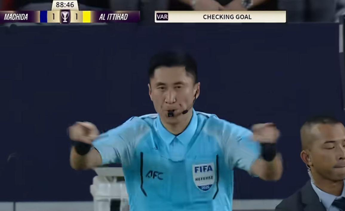 中国裁判马宁亚冠执法获业内肯定 争议判罚彰显