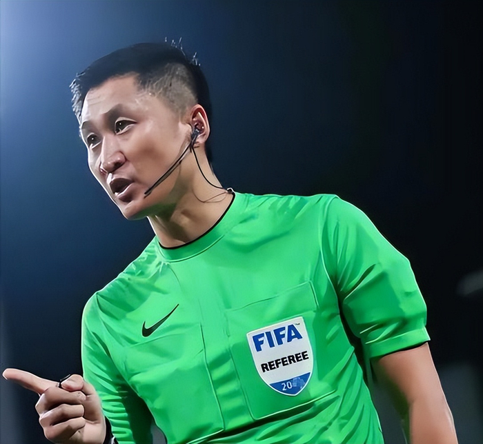 中国裁判马宁亚冠执法获业内肯定 争议判罚彰显