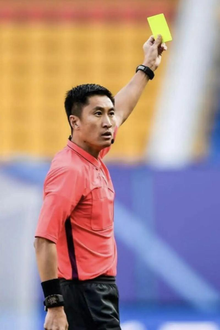 中国裁判马宁亚冠执法获业内肯定 争议判罚彰显